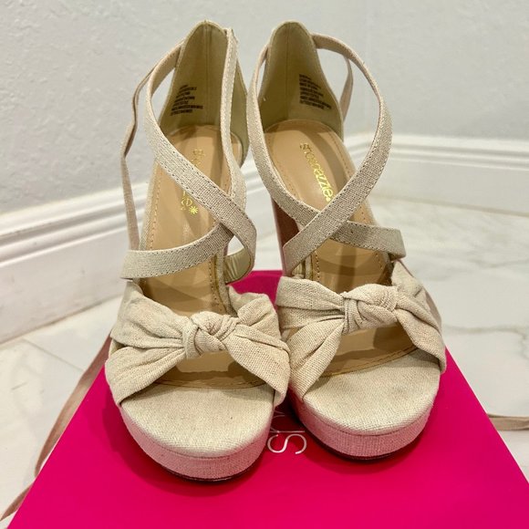 EUC Shoe Dazzle - Sherah Ankle Tie Heeled Sandal - Size 8 - Linen Color - Picture 2 of 6
